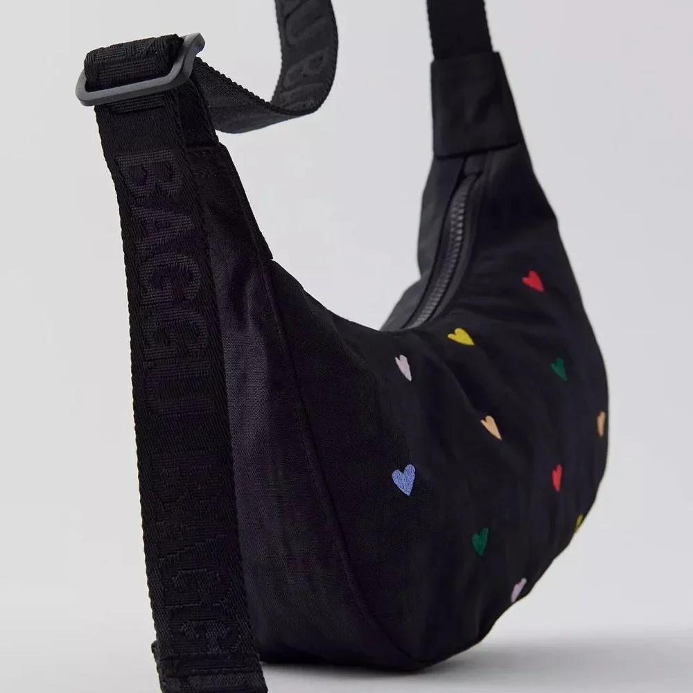 NWT Baggu Crescent Bag Medium - Embroidered Hearts - Picture 4 of 6